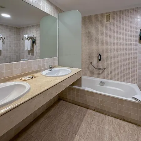 World Riwo, Affiliated By Melia Hotel 4*