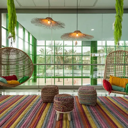 World Riwo Hotel. Отель