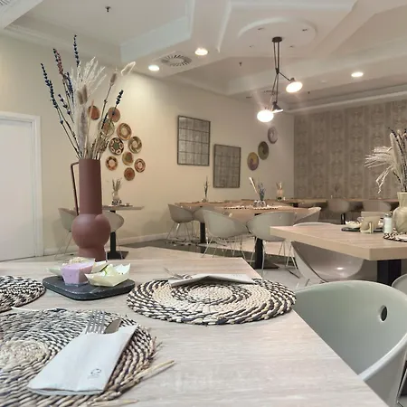Hotel World Riwo Hotel. 4*